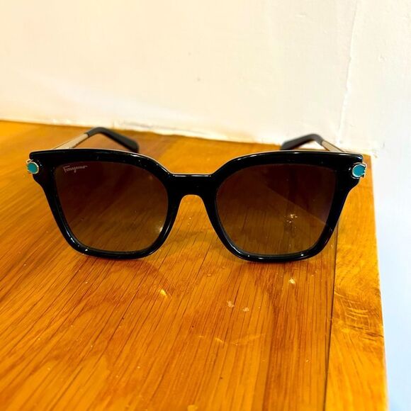 Gorgeous!! SALVATORE FERRAGAMO 52mm Sunglasses sf832s - Picture 4 of 11